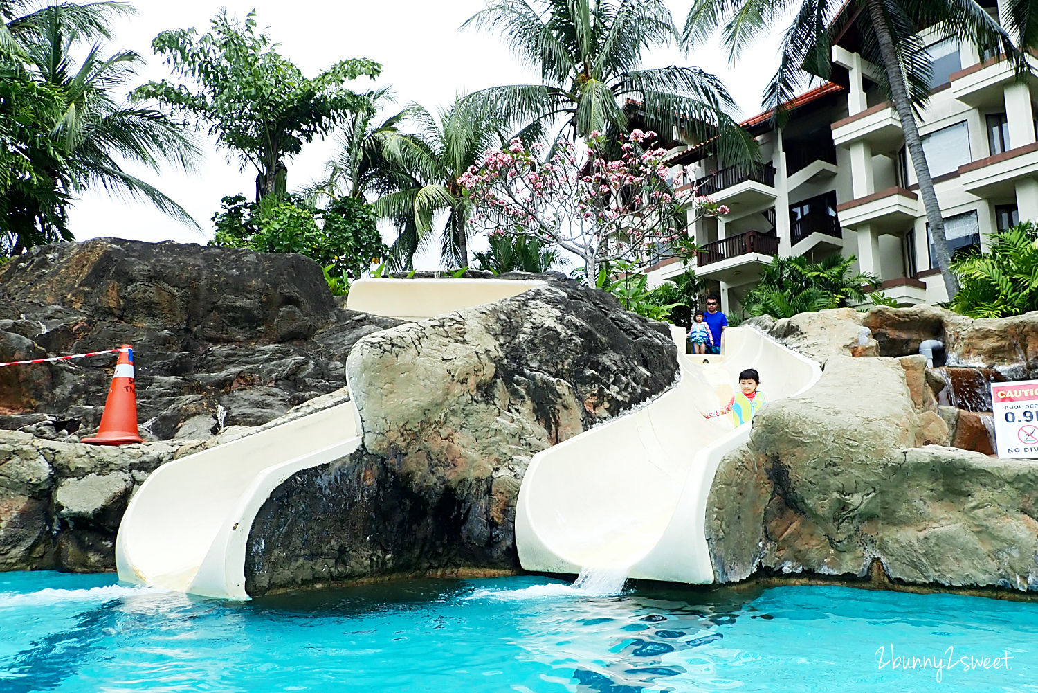 沙巴親子飯店》麥哲倫絲綢度假村 Magellan Sutera Resort~沙灘、泳池、滑水道,還有 KTV、健身房、電影院、保齡球館、兒童遊戲室~休閒設施豐富到讓你玩不完的度假村 @兔兒毛毛姊妹花 沙巴親子飯店》麥哲倫絲綢度假村 Magellan Sutera Resort~沙灘、泳池、滑水道,還有 KTV、健身房、電影院、保齡球館、兒童遊戲室~休閒設施豐富到讓你玩不完的度假村 @兔兒毛毛姊妹花