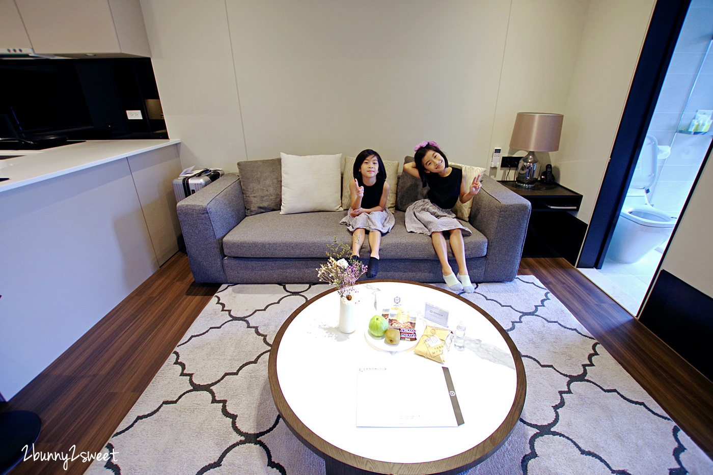 台北親子住宿》新美齊酒店式公寓 Park 259|送住宿券|一卡皮箱就能入住台北精華地段酒店式豪宅!! 客廳、廚房、廚具、洗衣機…樣樣俱備~深度旅行、出差短租、海外探親、房屋裝修時的月租住宿新選擇|捷運東門站住宿|永康街商圈住宿 @兔兒毛毛姊妹花 台北親子住宿》新美齊酒店式公寓 Park 259|送住宿券|一卡皮箱就能入住台北精華地段酒店式豪宅!! 客廳、廚房、廚具、洗衣機…樣樣俱備~深度旅行、出差短租、海外探親、房屋裝修時的月租住宿新選擇|捷運東門站住宿|永康街商圈住宿 @兔兒毛毛姊妹花