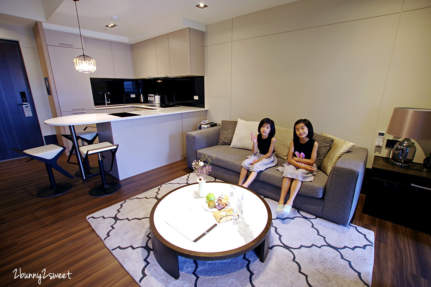 台北親子住宿》新美齊酒店式公寓 Park 259|送住宿券|一卡皮箱就能入住台北精華地段酒店式豪宅!! 客廳、廚房、廚具、洗衣機…樣樣俱備~深度旅行、出差短租、海外探親、房屋裝修時的月租住宿新選擇|捷運東門站住宿|永康街商圈住宿 @兔兒毛毛姊妹花 台北親子住宿》新美齊酒店式公寓 Park 259|送住宿券|一卡皮箱就能入住台北精華地段酒店式豪宅!! 客廳、廚房、廚具、洗衣機…樣樣俱備~深度旅行、出差短租、海外探親、房屋裝修時的月租住宿新選擇|捷運東門站住宿|永康街商圈住宿 @兔兒毛毛姊妹花