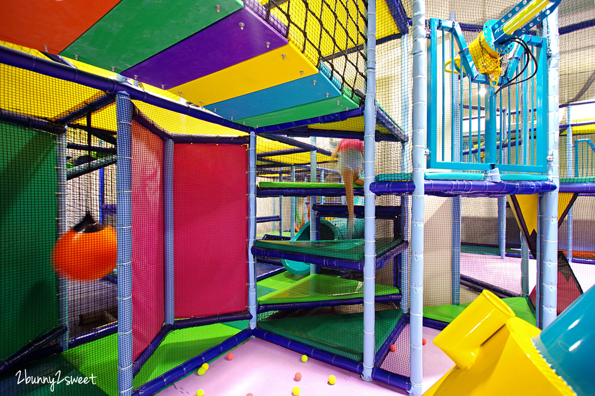 台北信義親子餐廳》Leo’s Playland 樂幼屋親子派對歡樂園~450 坪超大空間 x 好玩又安全的放電設施 x 幼童、兒童徹底分齡安心玩~雨天、豔陽天的室內吹冷氣遛小孩好所在|捷運淡水信義線景點 @兔兒毛毛姊妹花 台北信義親子餐廳》Leo’s Playland 樂幼屋親子派對歡樂園~450 坪超大空間 x 好玩又安全的放電設施 x 幼童、兒童徹底分齡安心玩~雨天、豔陽天的室內吹冷氣遛小孩好所在|捷運淡水信義線景點 @兔兒毛毛姊妹花