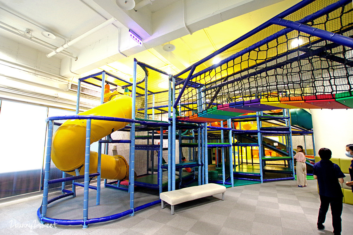 台北信義親子餐廳》Leo’s Playland 樂幼屋親子派對歡樂園~450 坪超大空間 x 好玩又安全的放電設施 x 幼童、兒童徹底分齡安心玩~雨天、豔陽天的室內吹冷氣遛小孩好所在|捷運淡水信義線景點 @兔兒毛毛姊妹花 台北信義親子餐廳》Leo’s Playland 樂幼屋親子派對歡樂園~450 坪超大空間 x 好玩又安全的放電設施 x 幼童、兒童徹底分齡安心玩~雨天、豔陽天的室內吹冷氣遛小孩好所在|捷運淡水信義線景點 @兔兒毛毛姊妹花
