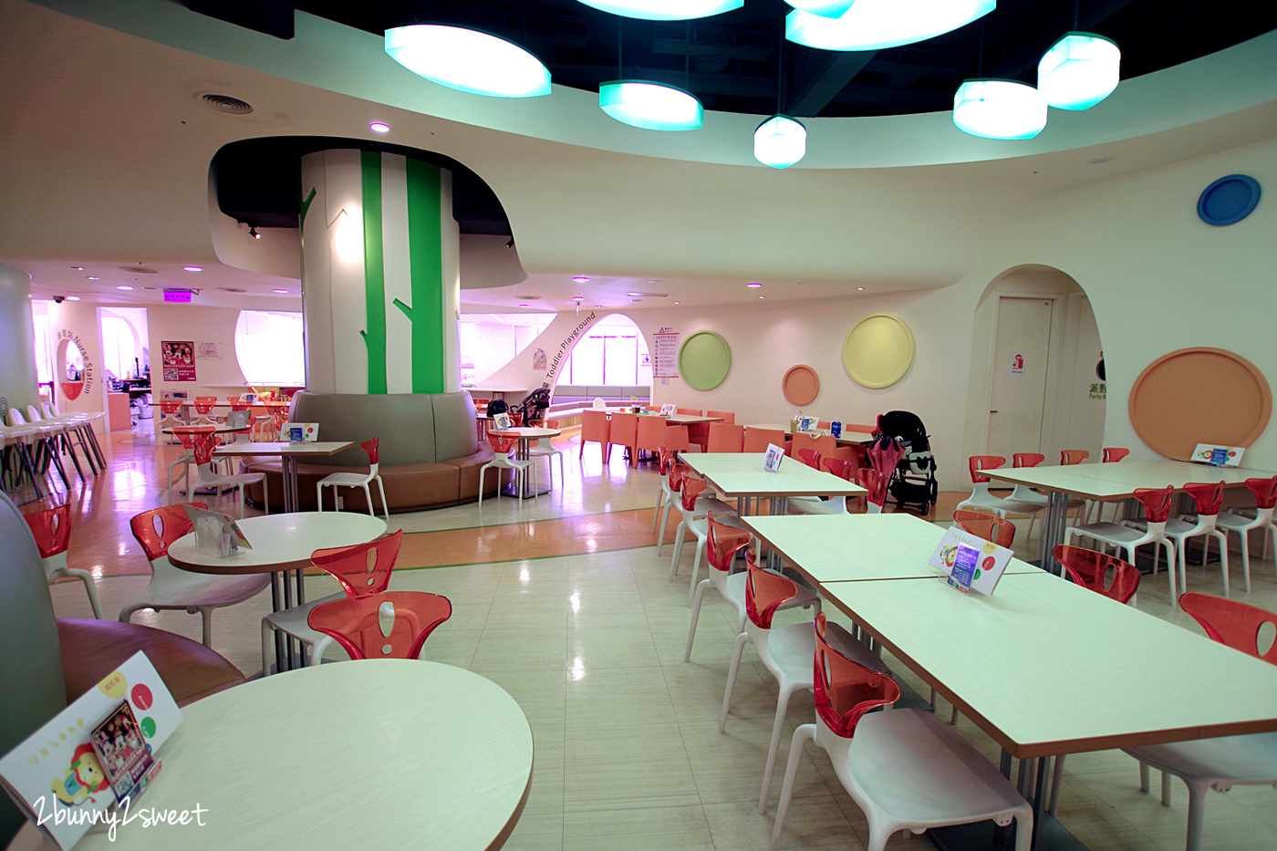 台北信義親子餐廳》Leo’s Playland 樂幼屋親子派對歡樂園~450 坪超大空間 x 好玩又安全的放電設施 x 幼童、兒童徹底分齡安心玩~雨天、豔陽天的室內吹冷氣遛小孩好所在|捷運淡水信義線景點 @兔兒毛毛姊妹花 台北信義親子餐廳》Leo’s Playland 樂幼屋親子派對歡樂園~450 坪超大空間 x 好玩又安全的放電設施 x 幼童、兒童徹底分齡安心玩~雨天、豔陽天的室內吹冷氣遛小孩好所在|捷運淡水信義線景點 @兔兒毛毛姊妹花