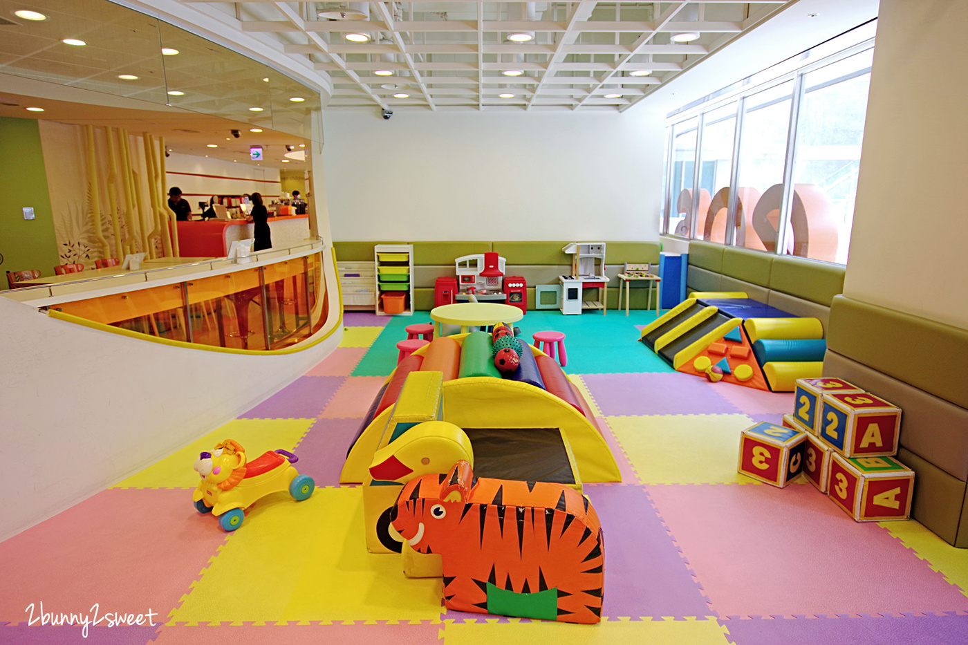 台北信義親子餐廳》Leo’s Playland 樂幼屋親子派對歡樂園~450 坪超大空間 x 好玩又安全的放電設施 x 幼童、兒童徹底分齡安心玩~雨天、豔陽天的室內吹冷氣遛小孩好所在|捷運淡水信義線景點 @兔兒毛毛姊妹花 台北信義親子餐廳》Leo’s Playland 樂幼屋親子派對歡樂園~450 坪超大空間 x 好玩又安全的放電設施 x 幼童、兒童徹底分齡安心玩~雨天、豔陽天的室內吹冷氣遛小孩好所在|捷運淡水信義線景點 @兔兒毛毛姊妹花