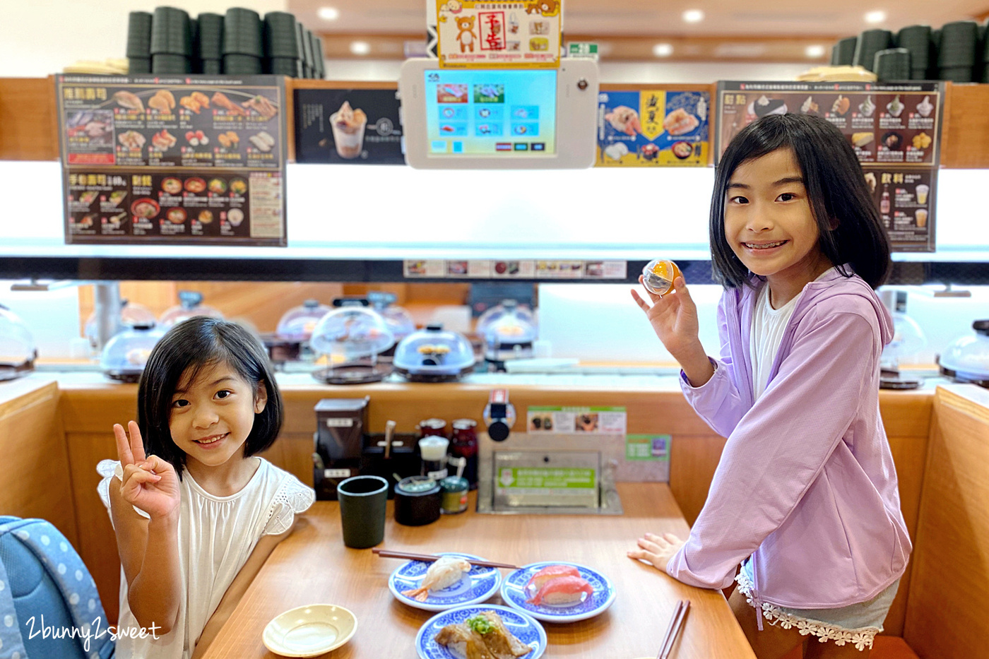 宜蘭美食迴轉壽司》藏壽司宜蘭新月店~藏壽司進軍宜蘭新月廣場,限時九折優惠活動 x 藏壽司拉拉熊扭蛋 x 限量拉拉熊金銀賞 x 七月推薦壽司 & 甜點菜單|交通資訊|用餐方式 @兔兒毛毛姊妹花 宜蘭美食迴轉壽司》藏壽司宜蘭新月店~藏壽司進軍宜蘭新月廣場,限時九折優惠活動 x 藏壽司拉拉熊扭蛋 x 限量拉拉熊金銀賞 x 七月推薦壽司 & 甜點菜單|交通資訊|用餐方式 @兔兒毛毛姊妹花