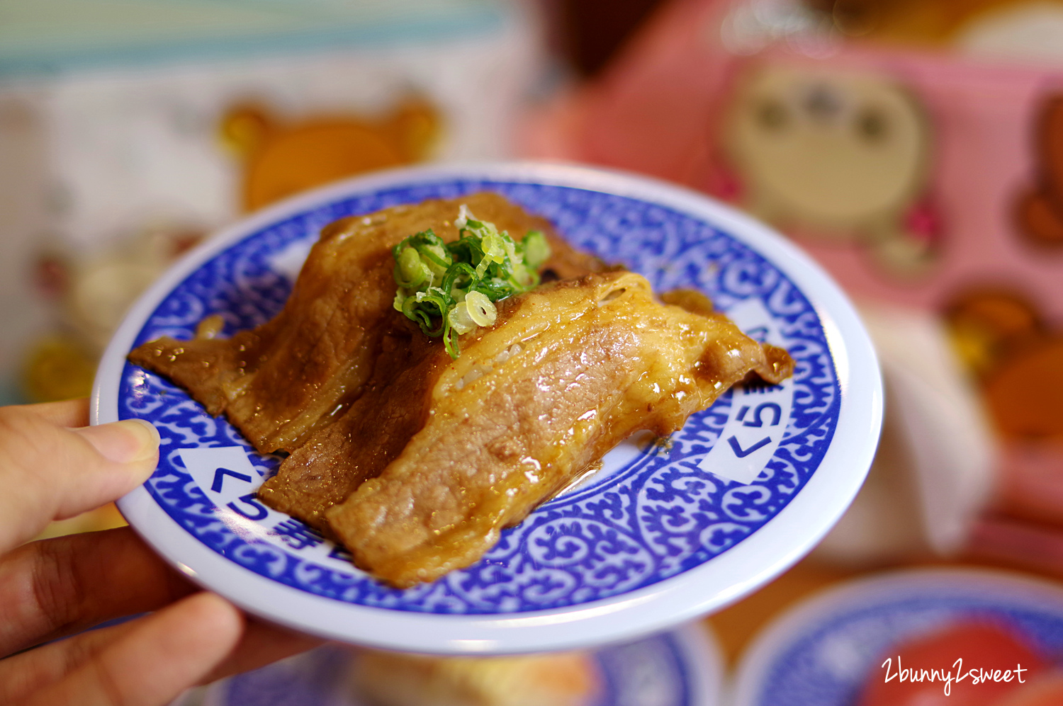 宜蘭美食迴轉壽司》藏壽司宜蘭新月店~藏壽司進軍宜蘭新月廣場,限時九折優惠活動 x 藏壽司拉拉熊扭蛋 x 限量拉拉熊金銀賞 x 七月推薦壽司 & 甜點菜單|交通資訊|用餐方式 @兔兒毛毛姊妹花 宜蘭美食迴轉壽司》藏壽司宜蘭新月店~藏壽司進軍宜蘭新月廣場,限時九折優惠活動 x 藏壽司拉拉熊扭蛋 x 限量拉拉熊金銀賞 x 七月推薦壽司 & 甜點菜單|交通資訊|用餐方式 @兔兒毛毛姊妹花