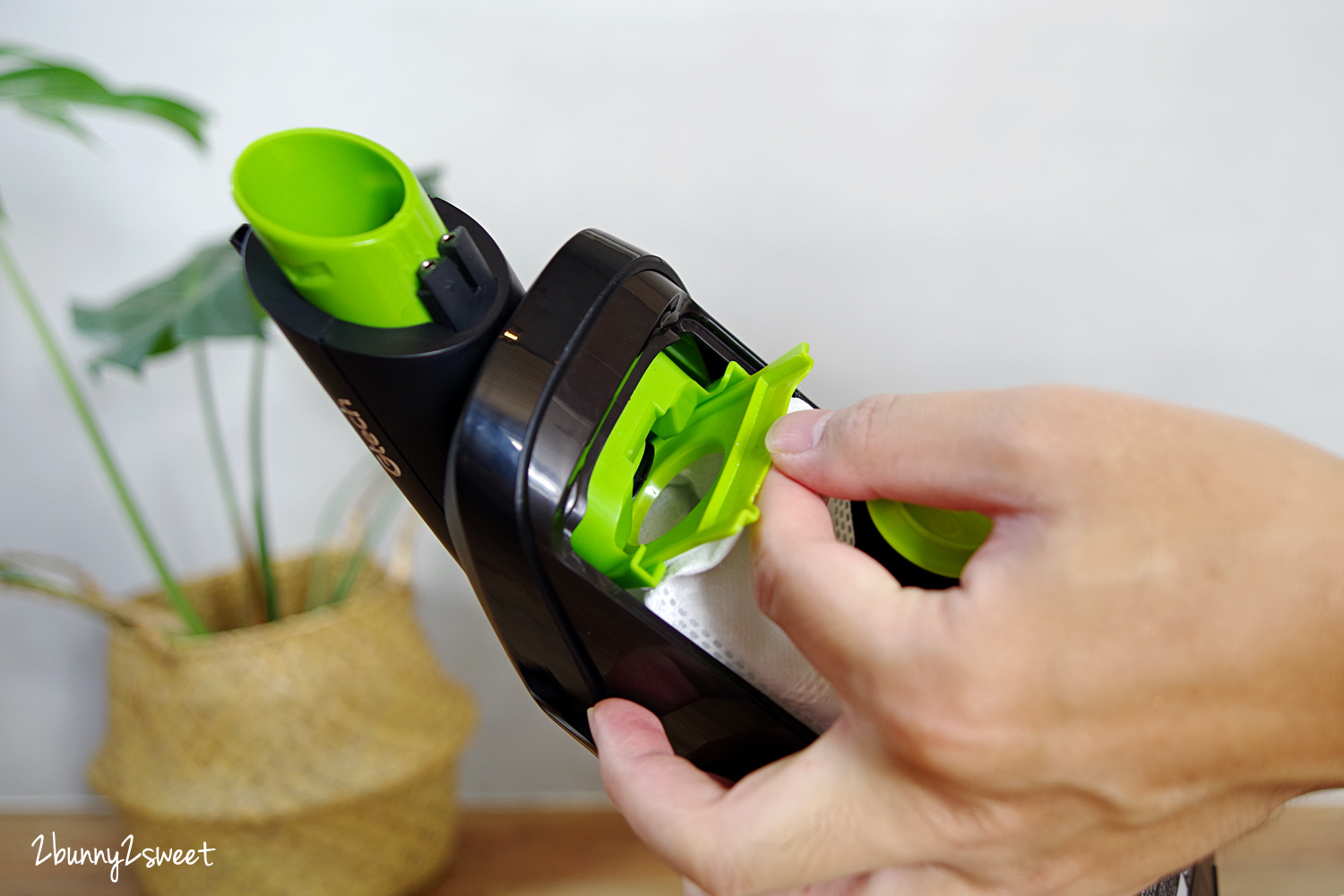 吸塵器推薦》英國 Gtech 小綠 ProLite 極輕巧無線吸塵器~手持、地板、拍打除蟎一次搞定~擁有高性能和高 C/P 值的居家清潔好幫手 @兔兒毛毛姊妹花 吸塵器推薦》英國 Gtech 小綠 ProLite 極輕巧無線吸塵器~手持、地板、拍打除蟎一次搞定~擁有高性能和高 C/P 值的居家清潔好幫手 @兔兒毛毛姊妹花