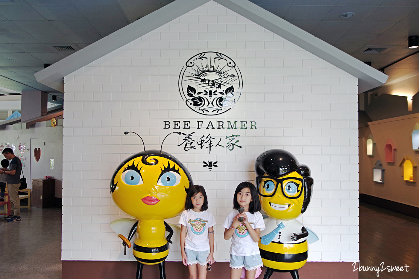 宜蘭親子景點》養蜂人家蜂采館~免費蜜蜂生態文化館,有小火車、大草皮遊戲區,還有美味蜂巢霜淇淋|員山室內景點 @兔兒毛毛姊妹花 宜蘭親子景點》養蜂人家蜂采館~免費蜜蜂生態文化館,有小火車、大草皮遊戲區,還有美味蜂巢霜淇淋|員山室內景點 @兔兒毛毛姊妹花