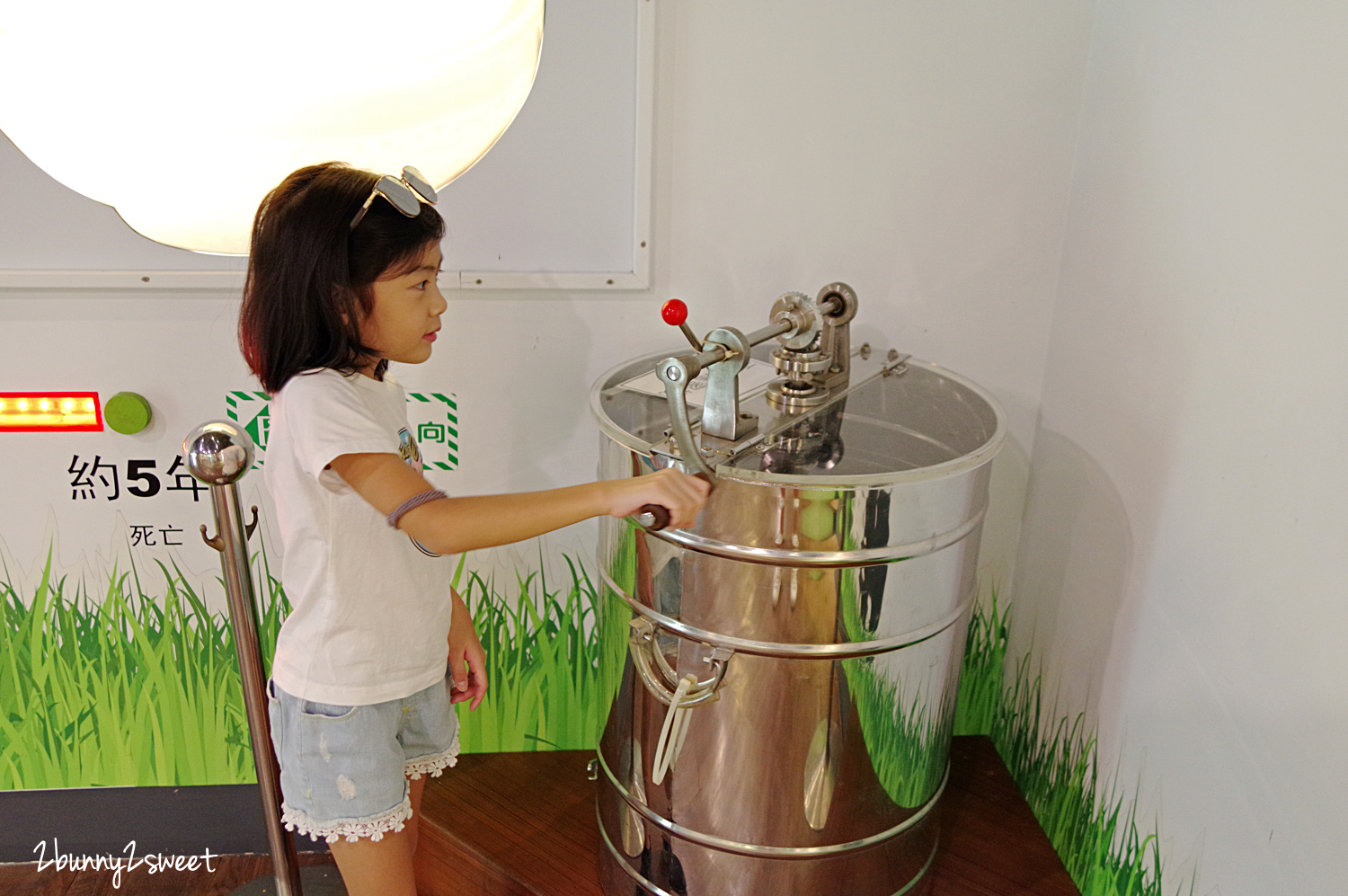 宜蘭親子景點》養蜂人家蜂采館~免費蜜蜂生態文化館,有小火車、大草皮遊戲區,還有美味蜂巢霜淇淋|員山室內景點 @兔兒毛毛姊妹花 宜蘭親子景點》養蜂人家蜂采館~免費蜜蜂生態文化館,有小火車、大草皮遊戲區,還有美味蜂巢霜淇淋|員山室內景點 @兔兒毛毛姊妹花