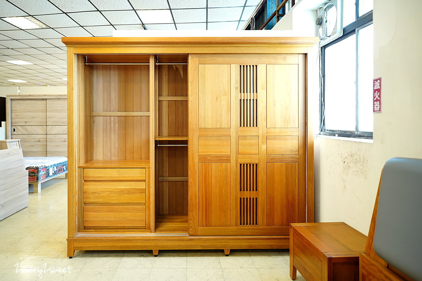 台中家具行推薦》中友家具~3000 坪超大賣場,家具款式超齊全,尺寸材質都能客製,還有超狂驚爆價可以撿便宜~難怪很多人跨縣市來這個全台最大傢俱發貨中心買家具 @兔兒毛毛姊妹花 台中家具行推薦》中友家具~3000 坪超大賣場,家具款式超齊全,尺寸材質都能客製,還有超狂驚爆價可以撿便宜~難怪很多人跨縣市來這個全台最大傢俱發貨中心買家具 @兔兒毛毛姊妹花
