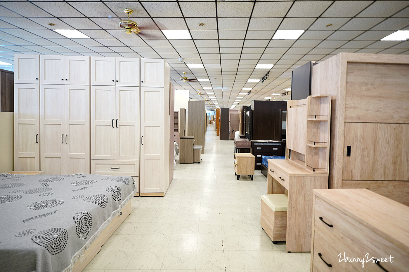 台中家具行推薦》中友家具~3000 坪超大賣場,家具款式超齊全,尺寸材質都能客製,還有超狂驚爆價可以撿便宜~難怪很多人跨縣市來這個全台最大傢俱發貨中心買家具 @兔兒毛毛姊妹花 台中家具行推薦》中友家具~3000 坪超大賣場,家具款式超齊全,尺寸材質都能客製,還有超狂驚爆價可以撿便宜~難怪很多人跨縣市來這個全台最大傢俱發貨中心買家具 @兔兒毛毛姊妹花