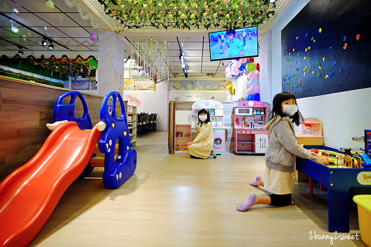 台北親子餐廳》Ho’Me廚房&親子餐廳~超難得餐點美味、價格又親民的親子餐廳!! 6 歲以下只要 30 元入場費就能玩遍三個遊戲區,包場辦趴慶生、收涎、抓周也很可以優 @兔兒毛毛姊妹花 台北親子餐廳》Ho’Me廚房&親子餐廳~超難得餐點美味、價格又親民的親子餐廳!! 6 歲以下只要 30 元入場費就能玩遍三個遊戲區,包場辦趴慶生、收涎、抓周也很可以優 @兔兒毛毛姊妹花