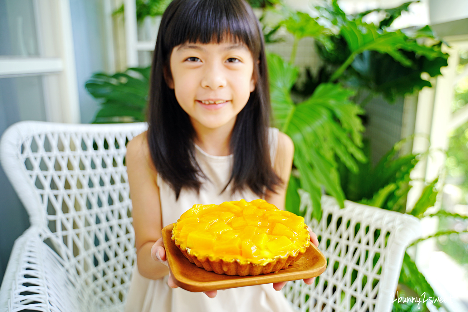 外帶宅配美食》亞尼克芒果季開跑!! 芒果控吃起來~芒果派、芒果奶酪、芒果生乳捲,整顆芒果豪邁捲入,還貼心宅配到府~宅在家也能安心吃甜點!! @兔兒毛毛姊妹花 外帶宅配美食》亞尼克芒果季開跑!! 芒果控吃起來~芒果派、芒果奶酪、芒果生乳捲,整顆芒果豪邁捲入,還貼心宅配到府~宅在家也能安心吃甜點!! @兔兒毛毛姊妹花