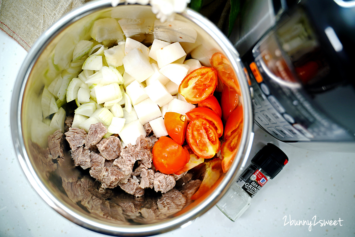 電鍋/壓力鍋食譜》清燉番茄牛肉湯~只靠原型食物湯頭就可以超鮮甜!!一個關鍵步驟讓湯頭清澈美味~也可以燙個麵條變身清燉番茄牛肉麵!! @兔兒毛毛姊妹花 電鍋/壓力鍋食譜》清燉番茄牛肉湯~只靠原型食物湯頭就可以超鮮甜!!一個關鍵步驟讓湯頭清澈美味~也可以燙個麵條變身清燉番茄牛肉麵!! @兔兒毛毛姊妹花