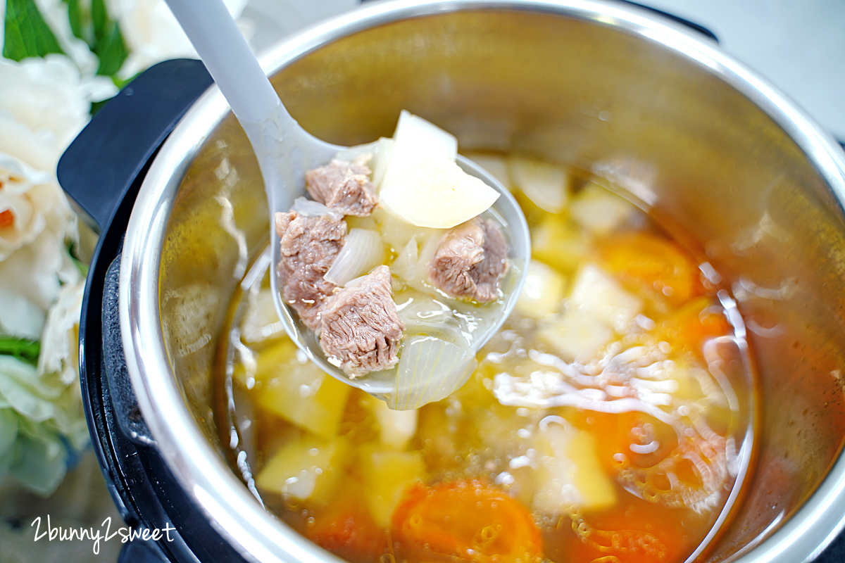 電鍋/壓力鍋食譜》清燉番茄牛肉湯~只靠原型食物湯頭就可以超鮮甜!!一個關鍵步驟讓湯頭清澈美味~也可以燙個麵條變身清燉番茄牛肉麵!! @兔兒毛毛姊妹花 電鍋/壓力鍋食譜》清燉番茄牛肉湯~只靠原型食物湯頭就可以超鮮甜!!一個關鍵步驟讓湯頭清澈美味~也可以燙個麵條變身清燉番茄牛肉麵!! @兔兒毛毛姊妹花