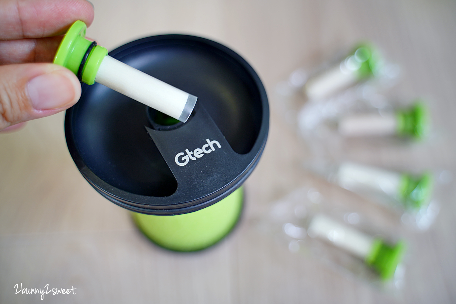吸塵器推薦》英國 Gtech 小綠 Multi Plus K9 寵物版無線除蟎吸塵器~超強吸力搭配電動滾輪刷頭,拍打吸塵超乾淨,手持、地板兩用!! @兔兒毛毛姊妹花 吸塵器推薦》英國 Gtech 小綠 Multi Plus K9 寵物版無線除蟎吸塵器~超強吸力搭配電動滾輪刷頭,拍打吸塵超乾淨,手持、地板兩用!! @兔兒毛毛姊妹花