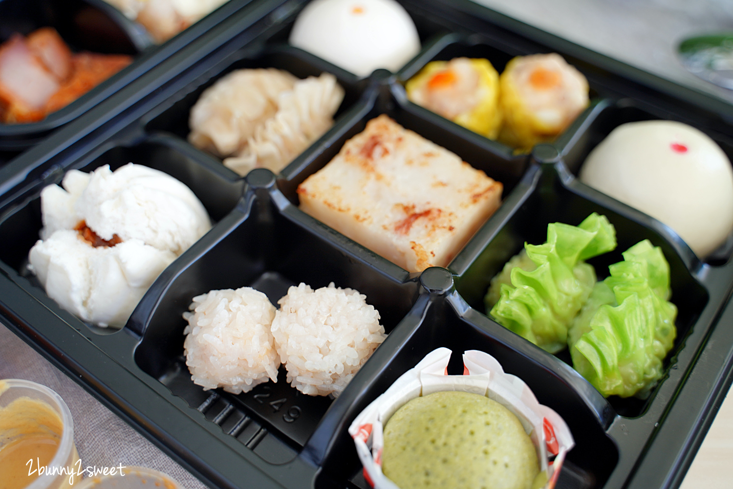 台北美食》台北福華珍珠坊外帶便當盒餐 港點粵菜27品~精緻九宮格盒餐,一次品嚐 27 品經典港點粵菜,飽足又解饞!! @兔兒毛毛姊妹花 台北美食》台北福華珍珠坊外帶便當盒餐 港點粵菜27品~精緻九宮格盒餐,一次品嚐 27 品經典港點粵菜,飽足又解饞!! @兔兒毛毛姊妹花