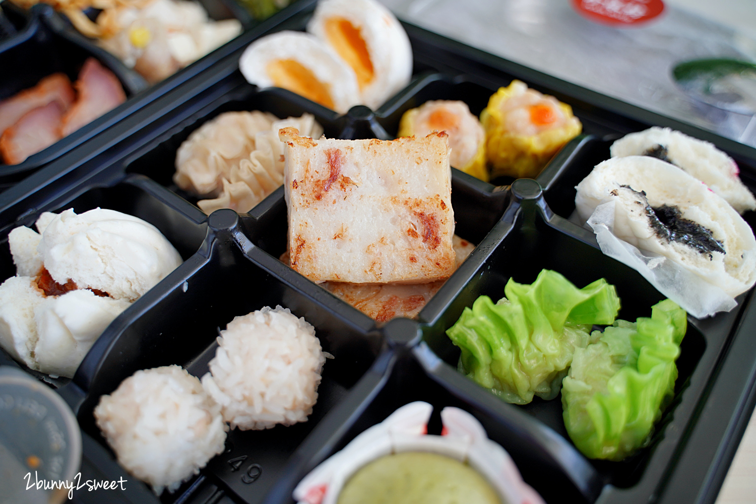 台北美食》台北福華珍珠坊外帶便當盒餐 港點粵菜27品~精緻九宮格盒餐,一次品嚐 27 品經典港點粵菜,飽足又解饞!! @兔兒毛毛姊妹花 台北美食》台北福華珍珠坊外帶便當盒餐 港點粵菜27品~精緻九宮格盒餐,一次品嚐 27 品經典港點粵菜,飽足又解饞!! @兔兒毛毛姊妹花