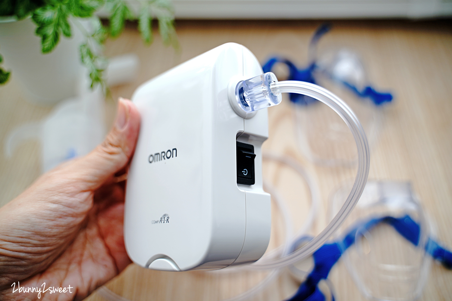 育兒好物開箱》歐姆龍噴霧治療器 NE-C803~輕巧、靜音、方便隨身帶著走,舒緩小兒過敏、氣喘、感冒症狀的好幫手 @兔兒毛毛姊妹花 育兒好物開箱》歐姆龍噴霧治療器 NE-C803~輕巧、靜音、方便隨身帶著走,舒緩小兒過敏、氣喘、感冒症狀的好幫手 @兔兒毛毛姊妹花