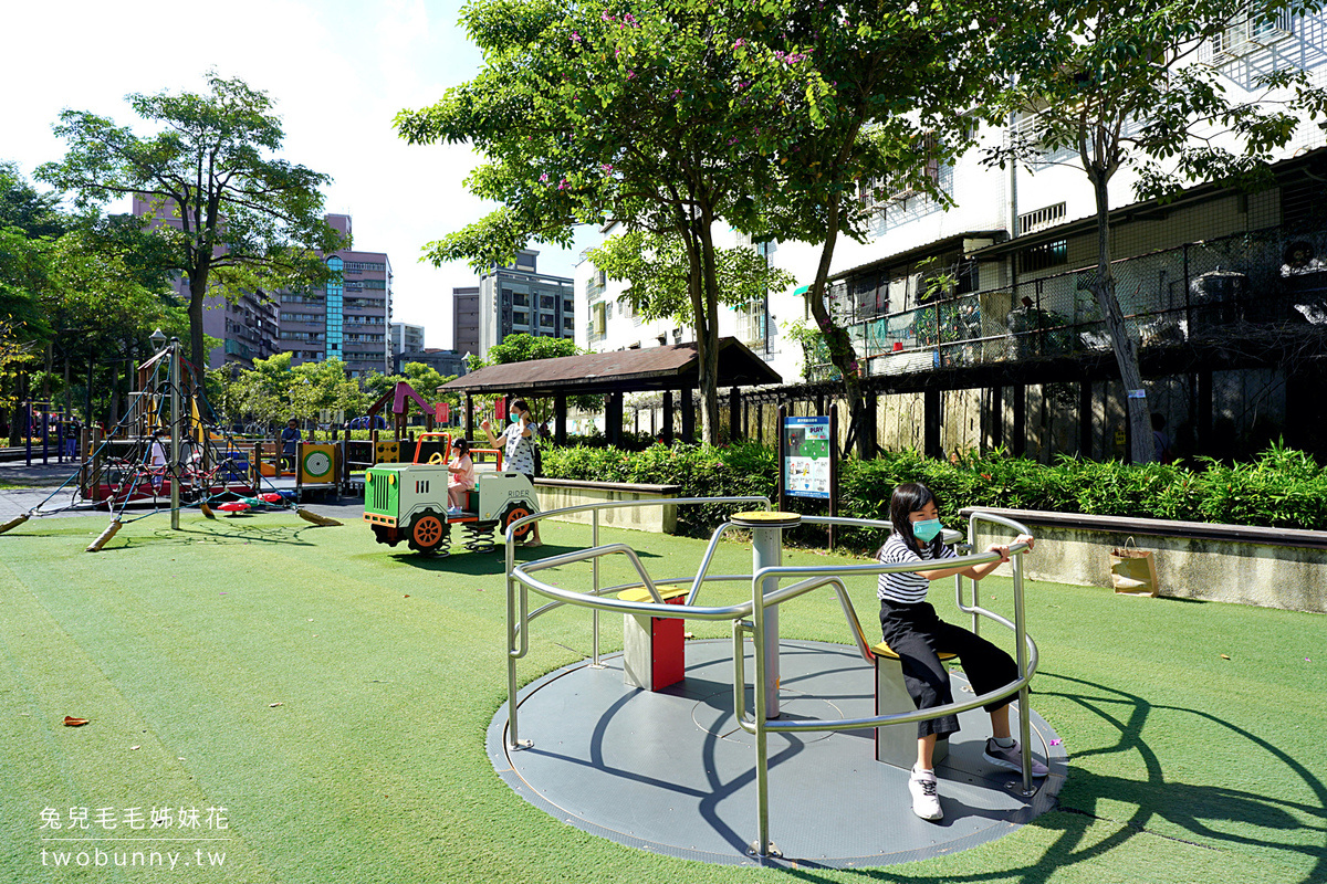 新北親子景點》泰山貴子兒童公園~機器人磨石子溜滑梯、搖搖車、攀爬網~適合小小孩 @兔兒毛毛姊妹花 新北親子景點》泰山貴子兒童公園~機器人磨石子溜滑梯、搖搖車、攀爬網~適合小小孩 @兔兒毛毛姊妹花