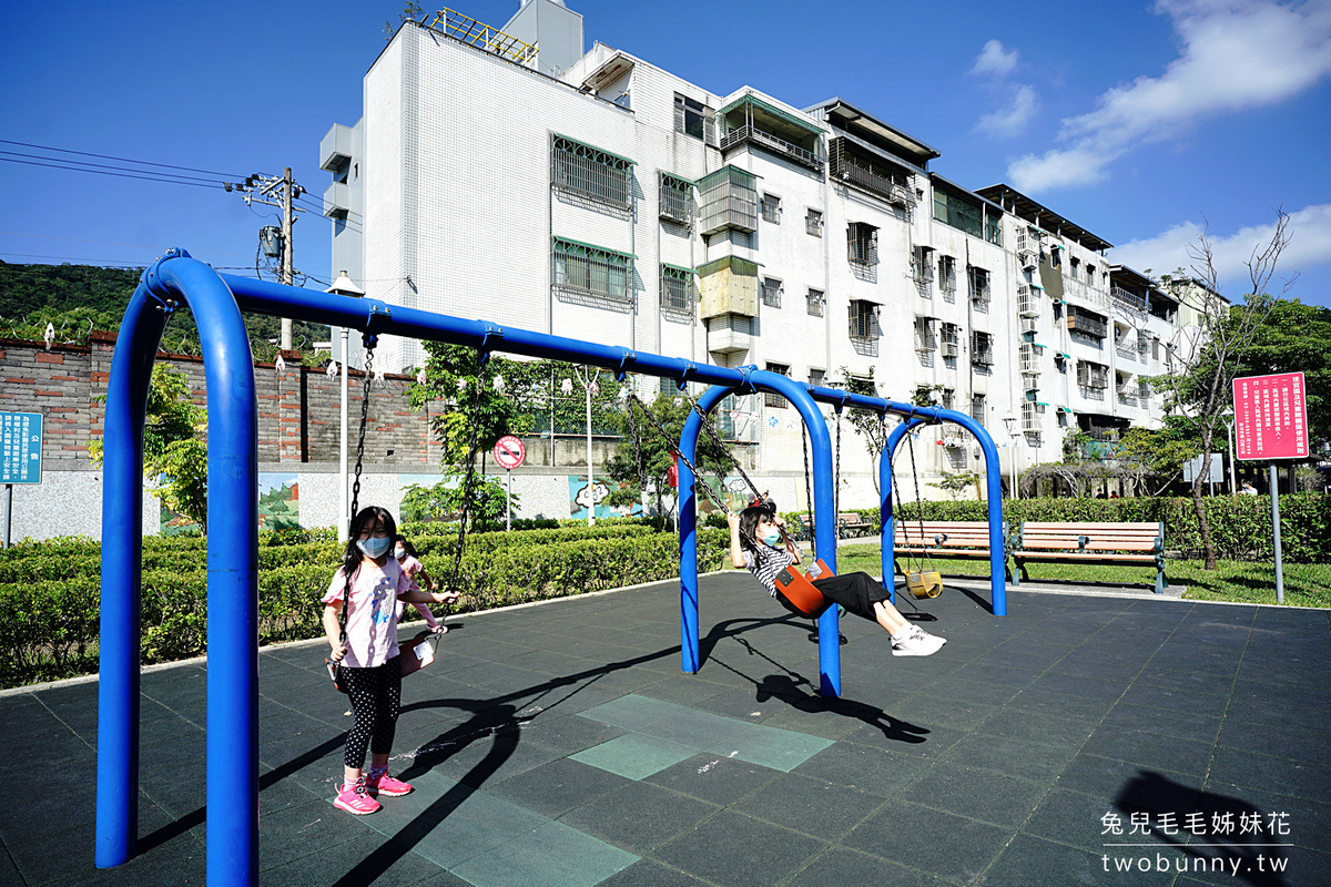 新北親子景點》泰山貴子兒童公園~機器人磨石子溜滑梯、搖搖車、攀爬網~適合小小孩 @兔兒毛毛姊妹花 新北親子景點》泰山貴子兒童公園~機器人磨石子溜滑梯、搖搖車、攀爬網~適合小小孩 @兔兒毛毛姊妹花