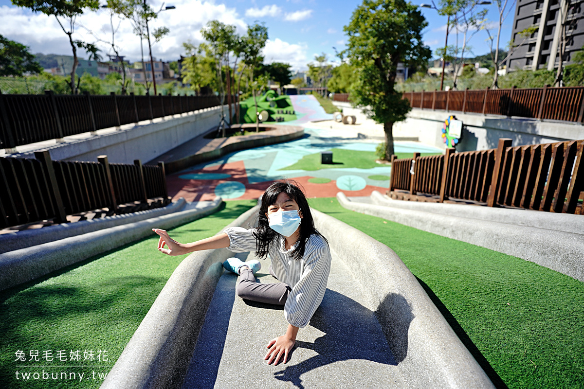 新竹親子景點》竹東台泥公園～超美山丘地景兒童遊戲場，攀爬網、溜滑梯、大沙坑好好玩｜竹東藝術花廊 @兔兒毛毛姊妹花