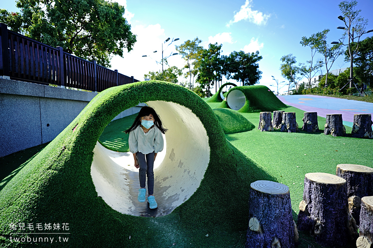 新竹親子景點》竹東台泥公園～超美山丘地景兒童遊戲場，攀爬網、溜滑梯、大沙坑好好玩｜竹東藝術花廊 @兔兒毛毛姊妹花