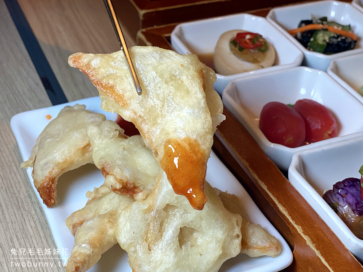 市府站美食》偷飯賊~一個人也能吃韓式烤肉的韓式定食專賣店，附九宮格小菜好滿足 @兔兒毛毛姊妹花