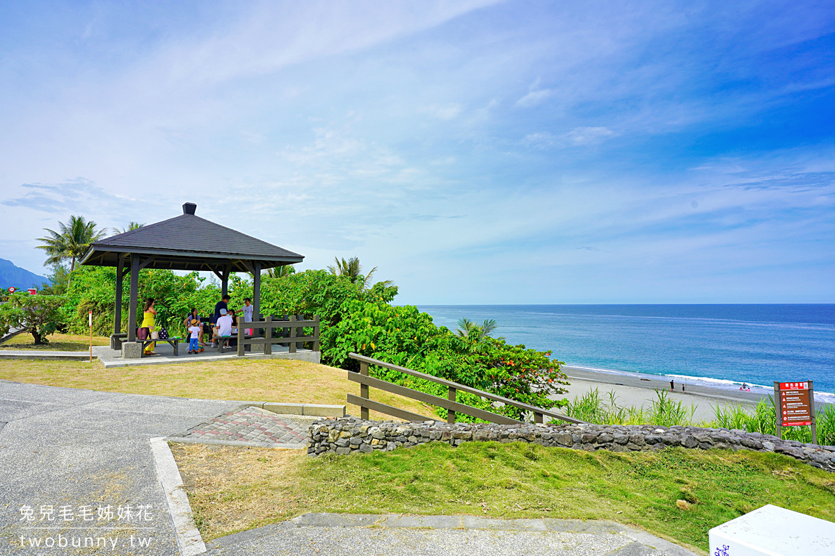 台東景點》寧埔休憩區 長濱觀景台~坐在竹編鯨魚座椅看海,走下樓梯就是整片沙灘 @兔兒毛毛姊妹花 台東景點》寧埔休憩區 長濱觀景台~坐在竹編鯨魚座椅看海,走下樓梯就是整片沙灘 @兔兒毛毛姊妹花