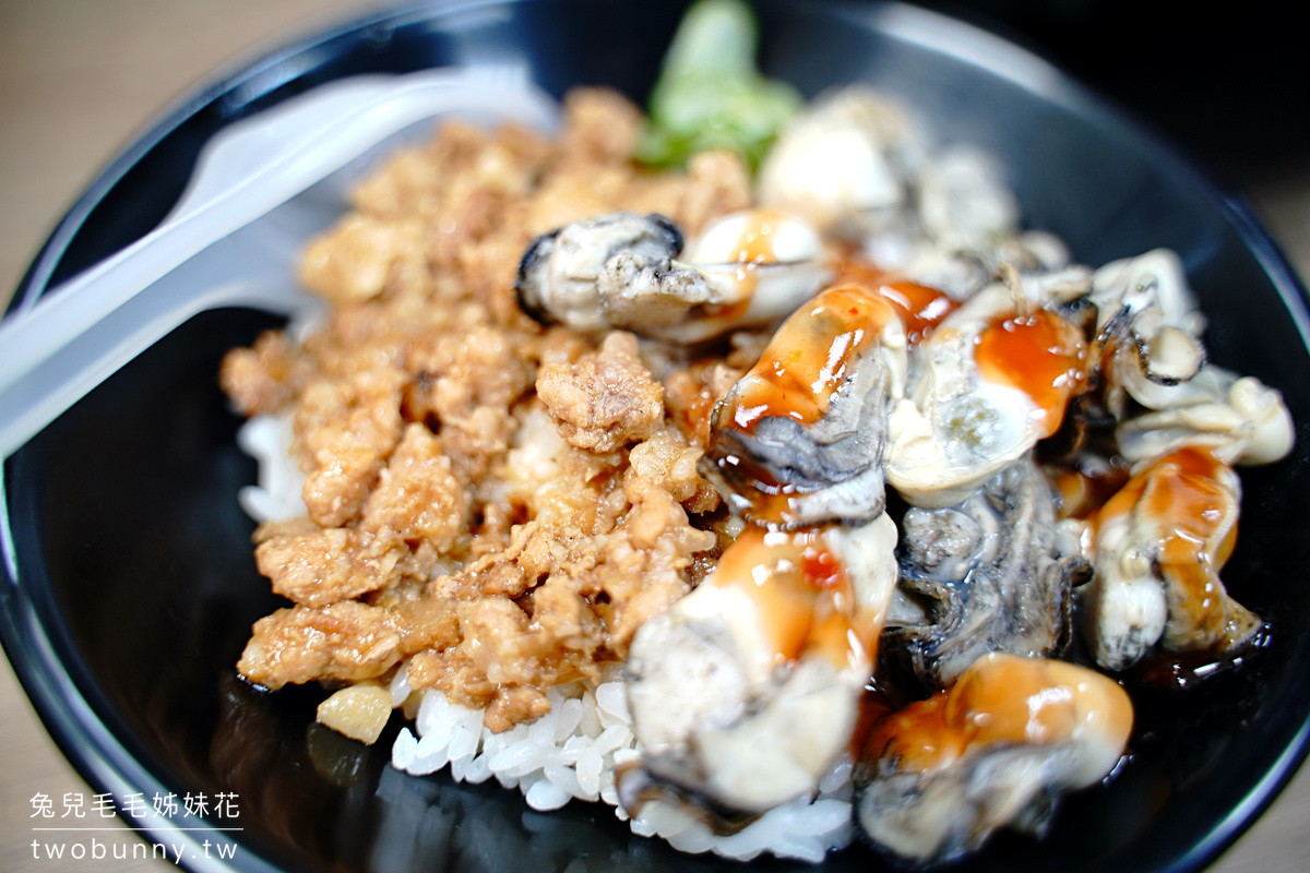 澎湖美食》原味漁村小吃~非用餐時間也坐滿滿!! 必吃小管麵線、鮮蚵滷肉飯 @兔兒毛毛姊妹花