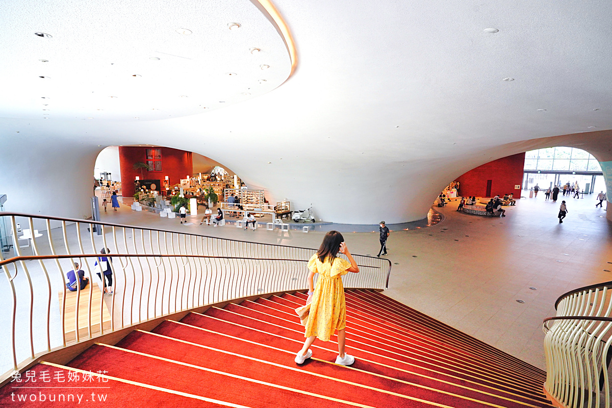 台中免費景點「臺中國家歌劇院」全球首座曲牆主題結構建築太美太好拍，還有質感餐廳可用餐 @兔兒毛毛姊妹花