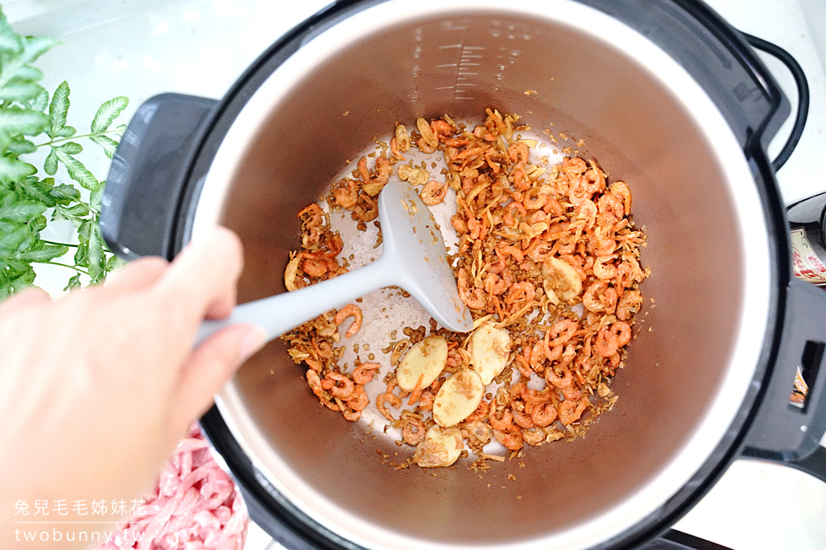 壓力鍋食譜》簡易版油飯作法真的很簡單!! 壓力鍋一鍋到底輕鬆快速端出又香又Q的傳統油飯 @兔兒毛毛姊妹花