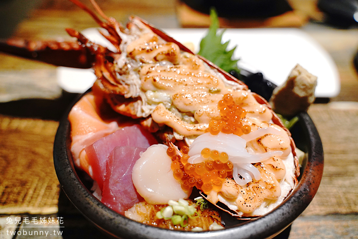 南京三民【浮誇海鮮丼飯專賣店】藏身南京公寓市場內的平價海鮮丼，直接給你半隻龍蝦!! @兔兒毛毛姊妹花