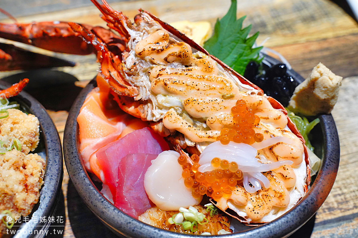 南京三民【浮誇海鮮丼飯專賣店】藏身南京公寓市場內的平價海鮮丼，直接給你半隻龍蝦!! @兔兒毛毛姊妹花