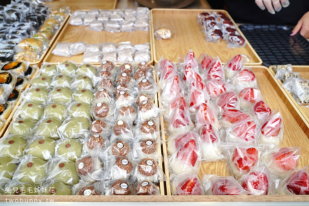 【遼寧夜市黑麻糬】台北老字號手工麻糬推薦:草莓大福、30+口味、15元起便宜銅板甜點 @兔兒毛毛姊妹花 【遼寧夜市黑麻糬】台北老字號手工麻糬推薦:草莓大福、30+口味、15元起便宜銅板甜點 @兔兒毛毛姊妹花