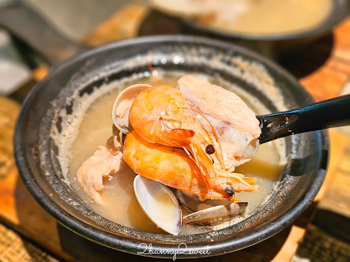 南京三民【浮誇海鮮丼飯專賣店】藏身南京公寓市場內的平價海鮮丼，直接給你半隻龍蝦!! @兔兒毛毛姊妹花