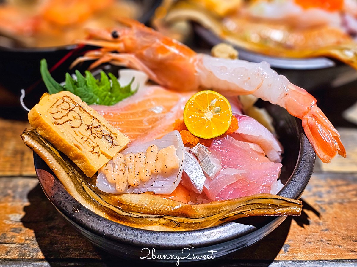 南京三民【浮誇海鮮丼飯專賣店】藏身南京公寓市場內的平價海鮮丼，直接給你半隻龍蝦!! @兔兒毛毛姊妹花