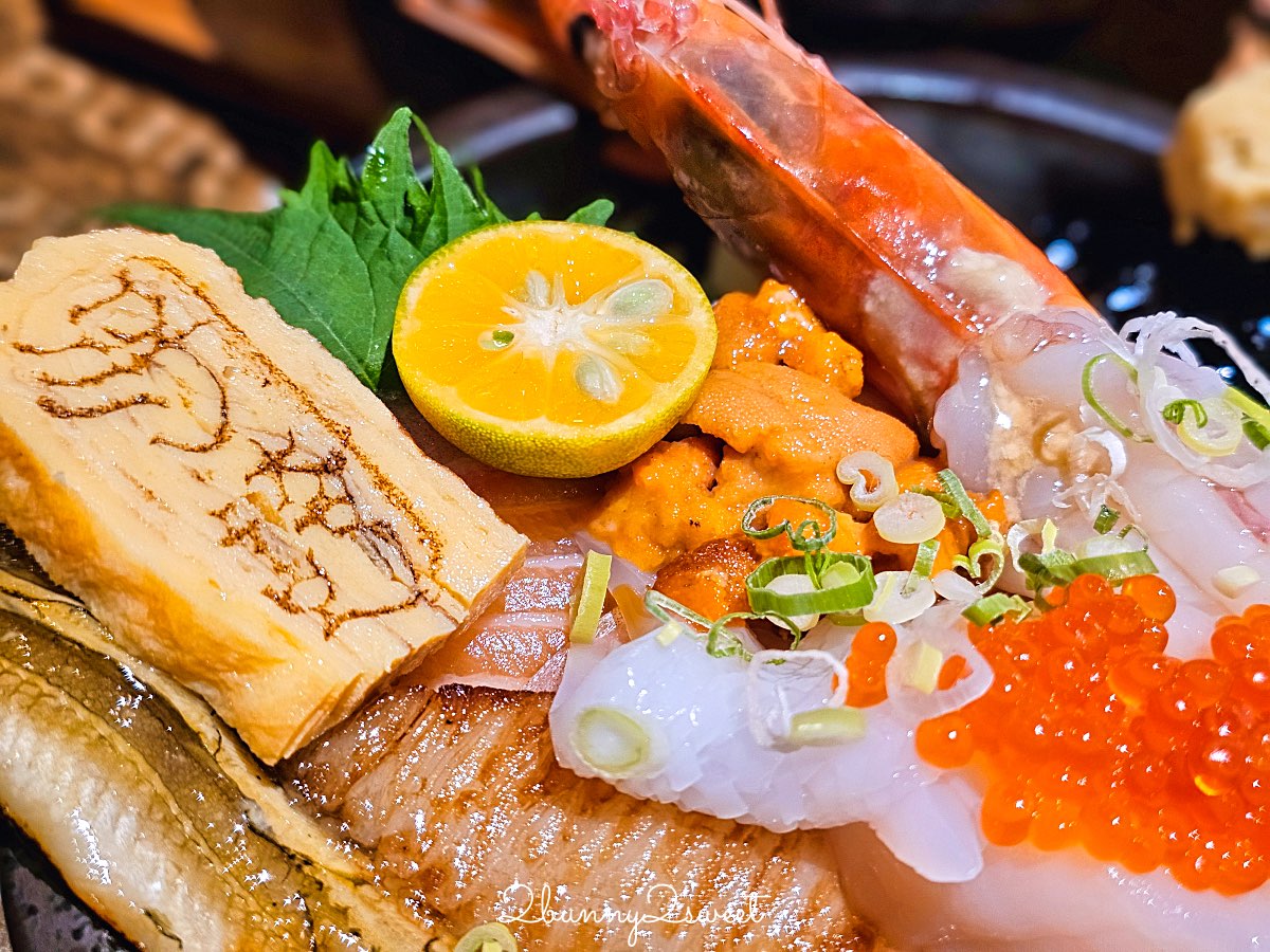 南京三民【浮誇海鮮丼飯專賣店】藏身南京公寓市場內的平價海鮮丼，直接給你半隻龍蝦!! @兔兒毛毛姊妹花