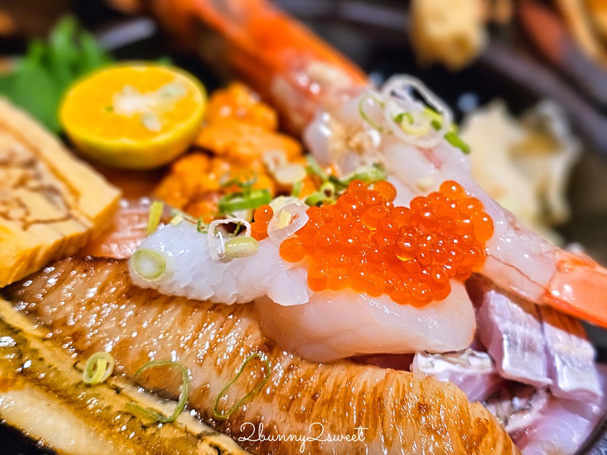 南京三民【浮誇海鮮丼飯專賣店】藏身南京公寓市場內的平價海鮮丼，直接給你半隻龍蝦!! @兔兒毛毛姊妹花