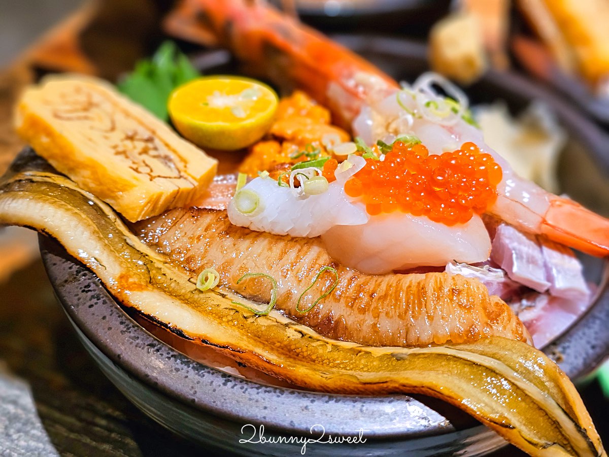南京三民【浮誇海鮮丼飯專賣店】藏身南京公寓市場內的平價海鮮丼，直接給你半隻龍蝦!! @兔兒毛毛姊妹花