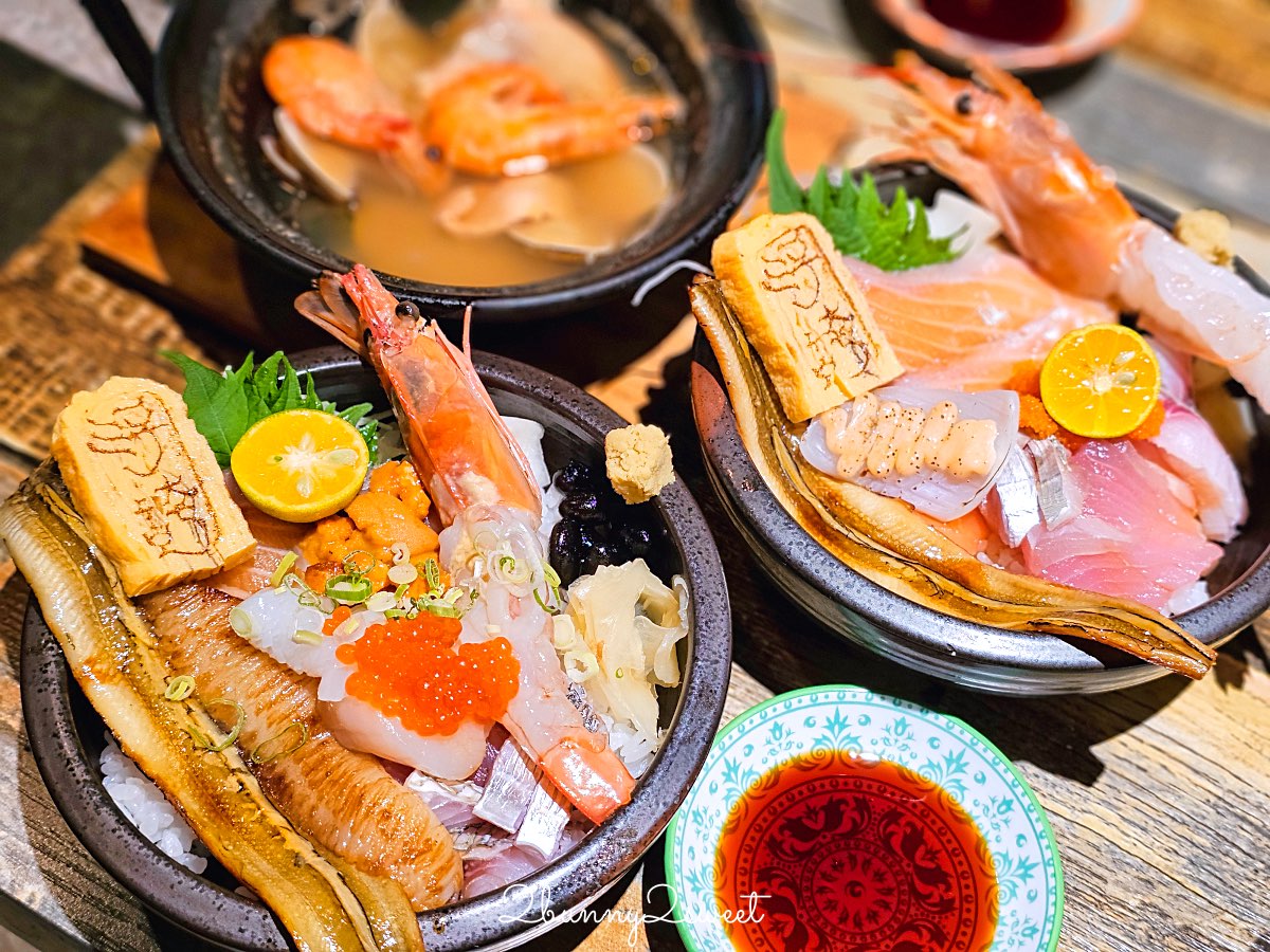 南京三民【浮誇海鮮丼飯專賣店】藏身南京公寓市場內的平價海鮮丼，直接給你半隻龍蝦!! @兔兒毛毛姊妹花