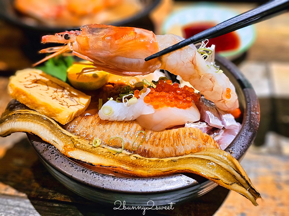南京三民【浮誇海鮮丼飯專賣店】藏身南京公寓市場內的平價海鮮丼，直接給你半隻龍蝦!! @兔兒毛毛姊妹花