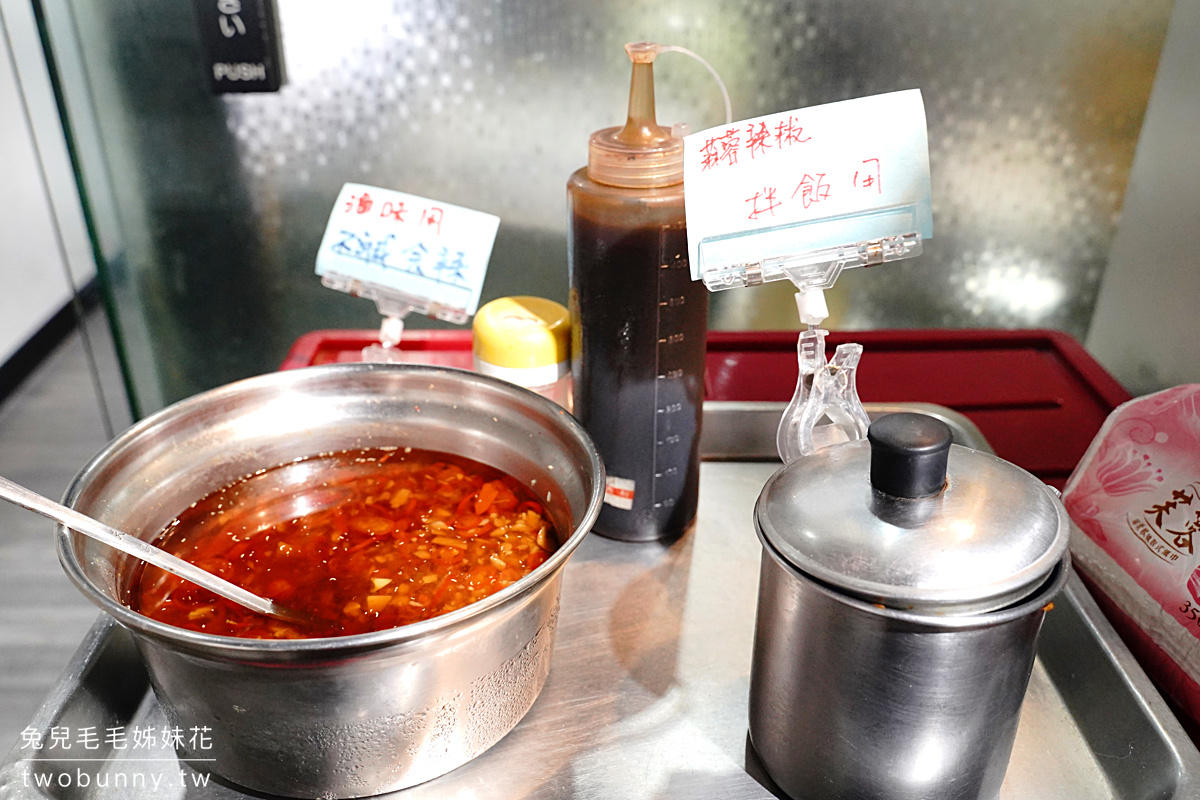 遼寧夜市美食》老牛牛肉肉燥飯~牛燥飯、蔥油雞飯都必點,一定要加爆漿荷包蛋!! @兔兒毛毛姊妹花 遼寧夜市美食》老牛牛肉肉燥飯~牛燥飯、蔥油雞飯都必點,一定要加爆漿荷包蛋!! @兔兒毛毛姊妹花
