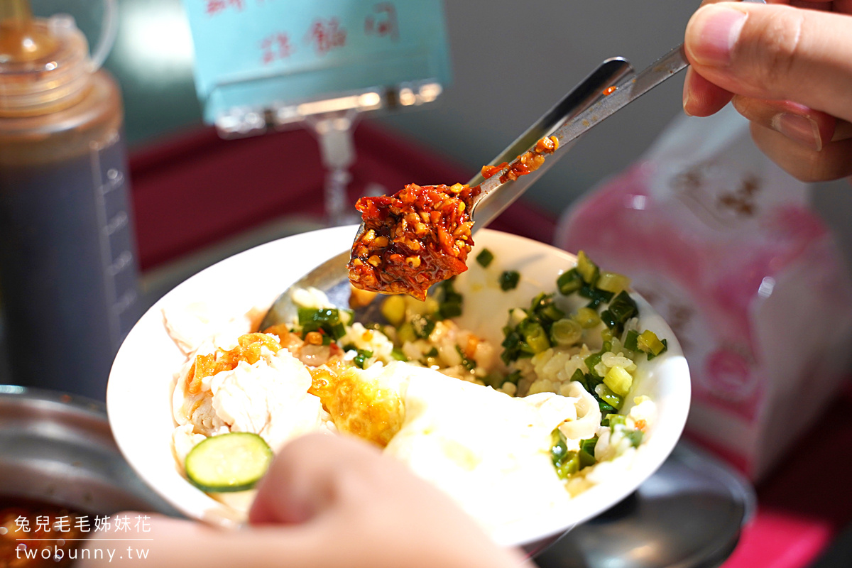 遼寧夜市美食》老牛牛肉肉燥飯~牛燥飯、蔥油雞飯都必點,一定要加爆漿荷包蛋!! @兔兒毛毛姊妹花 遼寧夜市美食》老牛牛肉肉燥飯~牛燥飯、蔥油雞飯都必點,一定要加爆漿荷包蛋!! @兔兒毛毛姊妹花