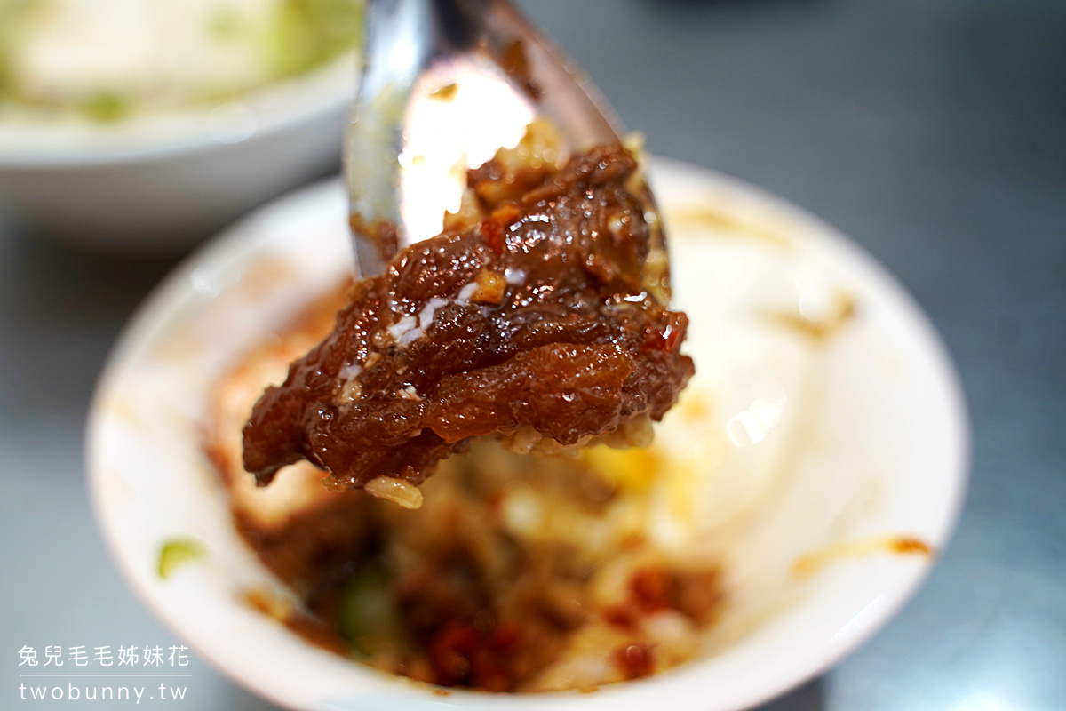 遼寧夜市美食》老牛牛肉肉燥飯~牛燥飯、蔥油雞飯都必點,一定要加爆漿荷包蛋!! @兔兒毛毛姊妹花 遼寧夜市美食》老牛牛肉肉燥飯~牛燥飯、蔥油雞飯都必點,一定要加爆漿荷包蛋!! @兔兒毛毛姊妹花