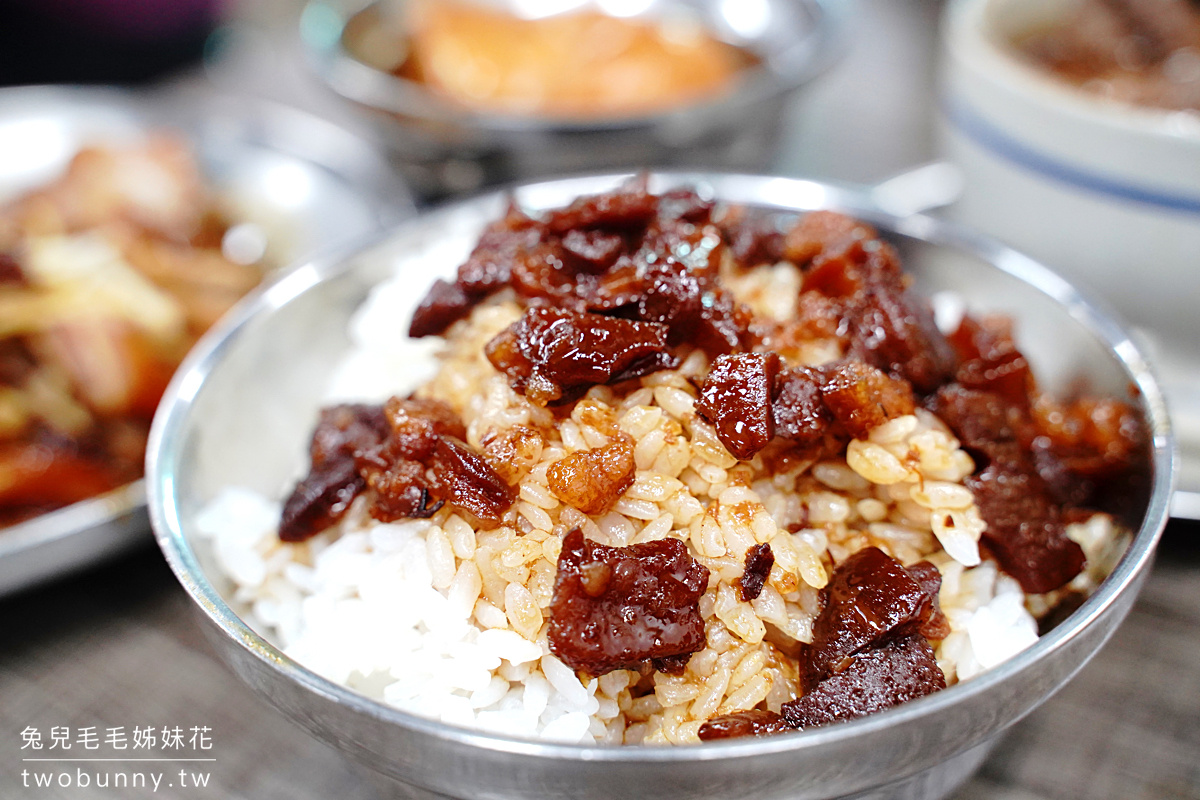 北投市場美食「矮子財滷肉飯」平日都要排隊超過一小時的神級黑金滷肉飯! 大排隊的原因是… @兔兒毛毛姊妹花 北投市場美食「矮子財滷肉飯」平日都要排隊超過一小時的神級黑金滷肉飯! 大排隊的原因是… @兔兒毛毛姊妹花