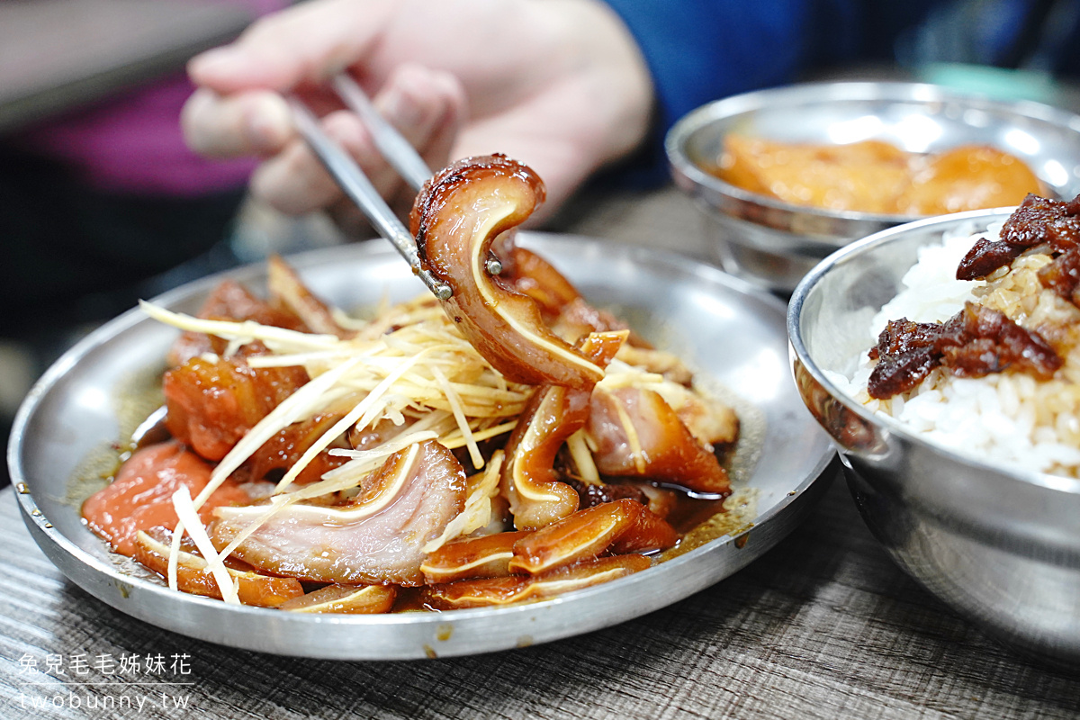 北投市場美食「矮子財滷肉飯」平日都要排隊超過一小時的神級黑金滷肉飯! 大排隊的原因是… @兔兒毛毛姊妹花 北投市場美食「矮子財滷肉飯」平日都要排隊超過一小時的神級黑金滷肉飯! 大排隊的原因是… @兔兒毛毛姊妹花