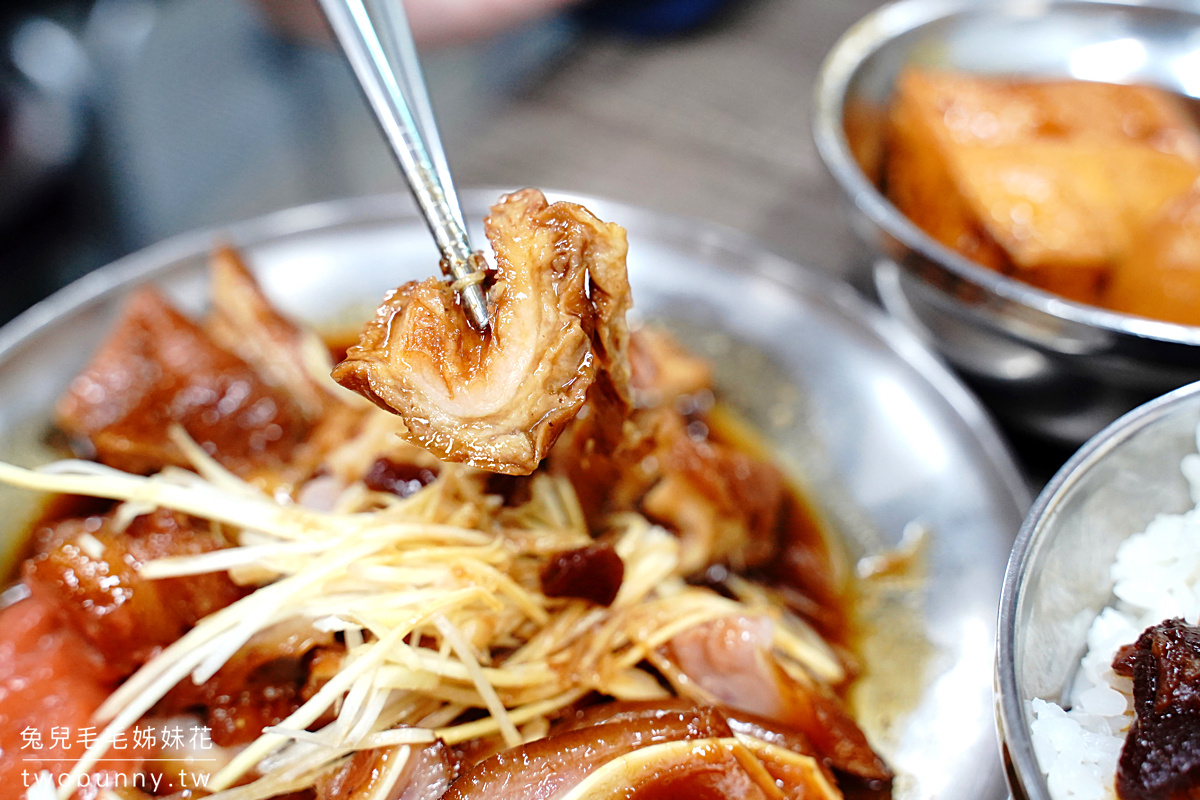 北投市場美食「矮子財滷肉飯」平日都要排隊超過一小時的神級黑金滷肉飯! 大排隊的原因是… @兔兒毛毛姊妹花 北投市場美食「矮子財滷肉飯」平日都要排隊超過一小時的神級黑金滷肉飯! 大排隊的原因是… @兔兒毛毛姊妹花