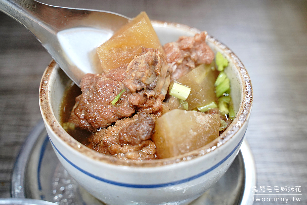 北投市場美食「矮子財滷肉飯」平日都要排隊超過一小時的神級黑金滷肉飯! 大排隊的原因是… @兔兒毛毛姊妹花 北投市場美食「矮子財滷肉飯」平日都要排隊超過一小時的神級黑金滷肉飯! 大排隊的原因是… @兔兒毛毛姊妹花