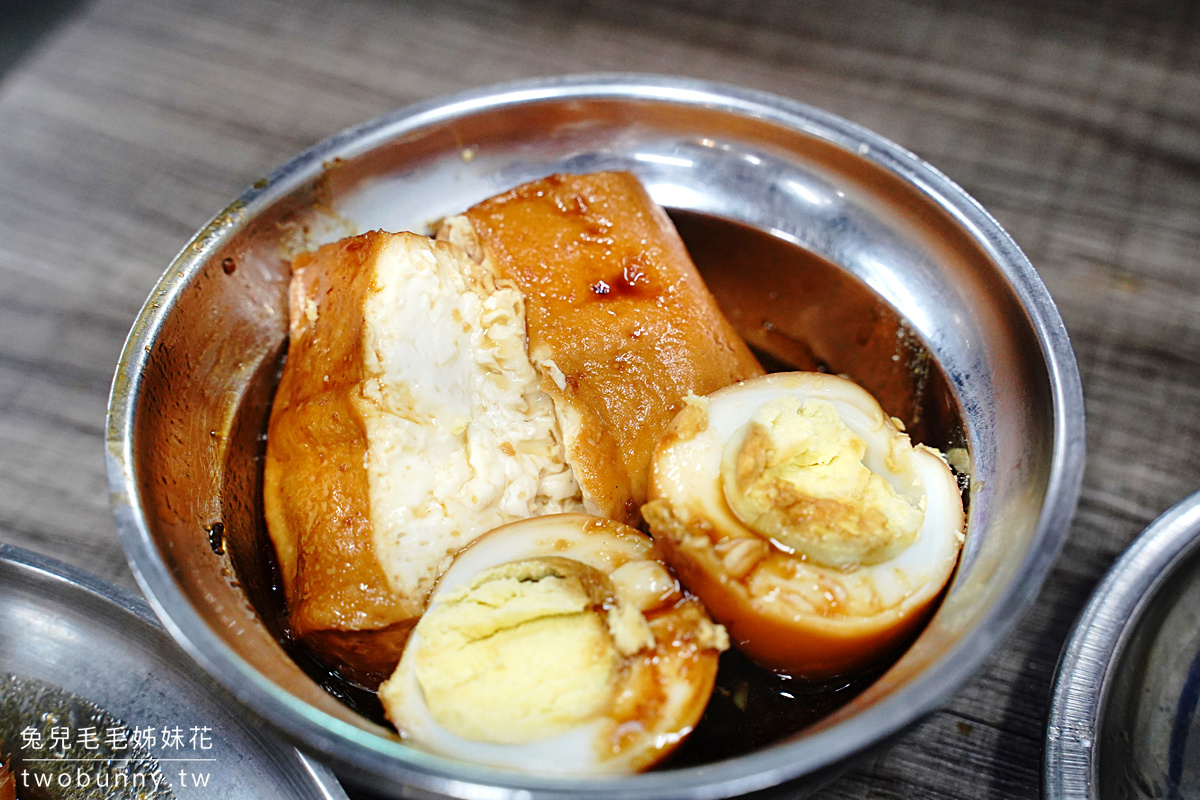 北投市場美食「矮子財滷肉飯」平日都要排隊超過一小時的神級黑金滷肉飯! 大排隊的原因是… @兔兒毛毛姊妹花 北投市場美食「矮子財滷肉飯」平日都要排隊超過一小時的神級黑金滷肉飯! 大排隊的原因是… @兔兒毛毛姊妹花