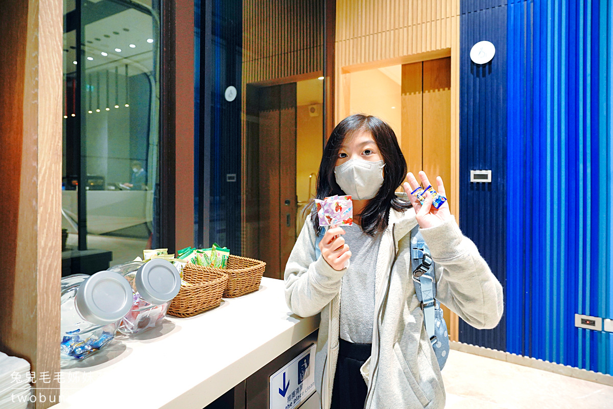 高雄住宿【高雄愛河智選假日酒店】24小時免費咖啡點心吧，早餐還有星巴克咖啡無限暢飲 @兔兒毛毛姊妹花